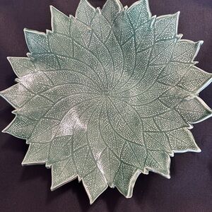 Green Leaf Pattern Decorative handmade display bowl